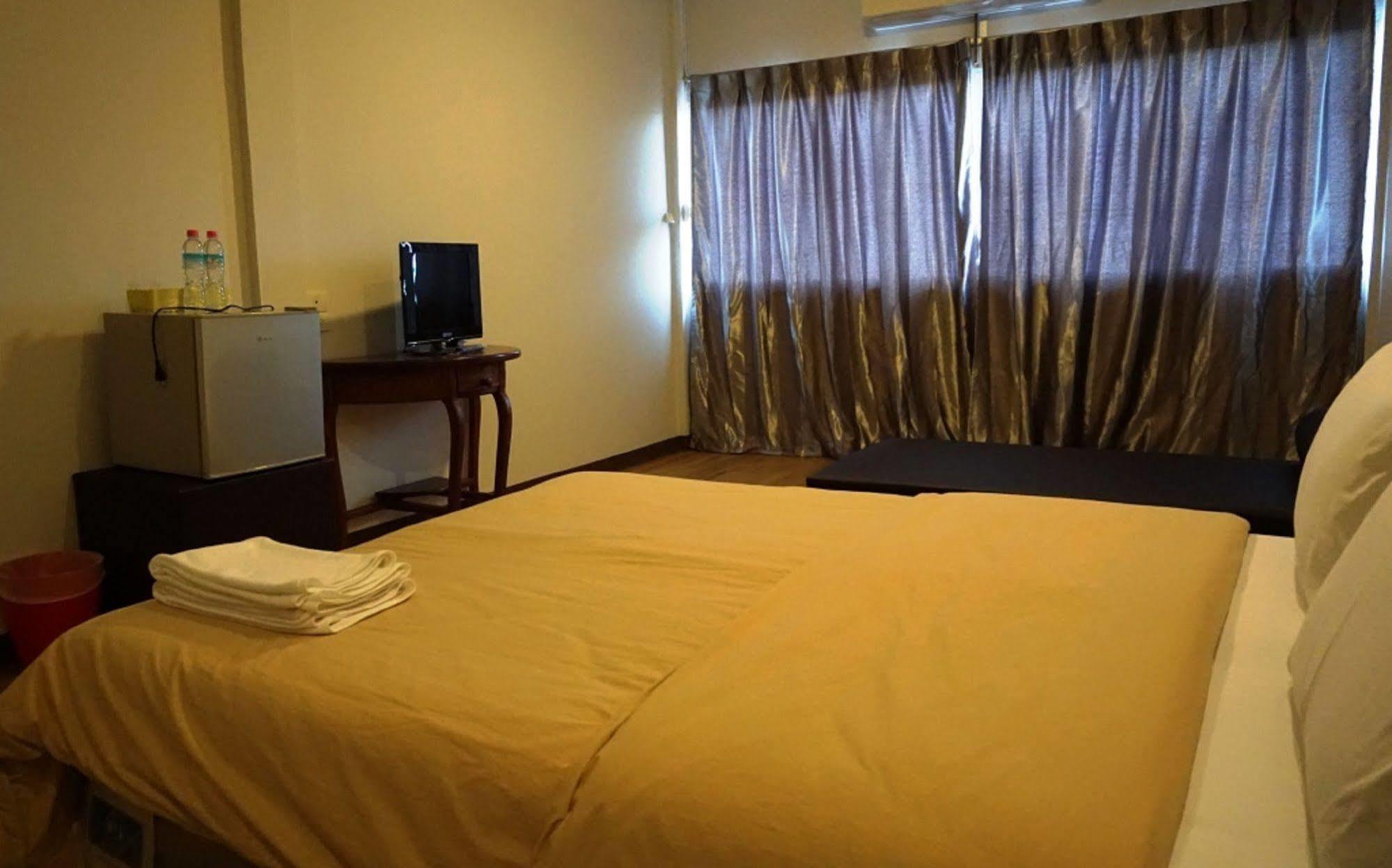 Thongtha Residence - Suvarnabhumi Airport Банкок Екстериор снимка