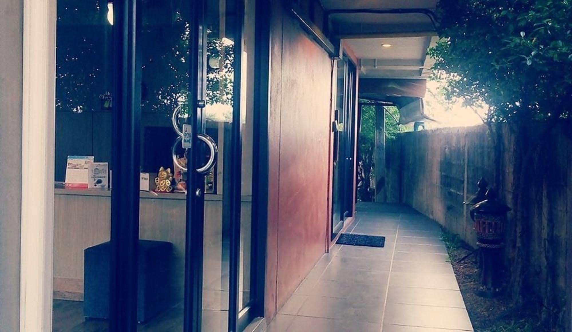 Thongtha Residence - Suvarnabhumi Airport Банкок Екстериор снимка